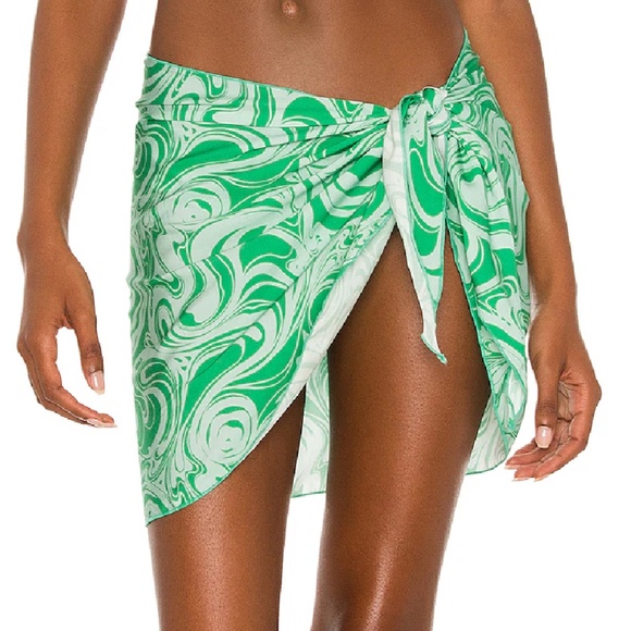 Frankie's bikini with matching Sarong. Matching bag to hold it. - Picture 2 of 2